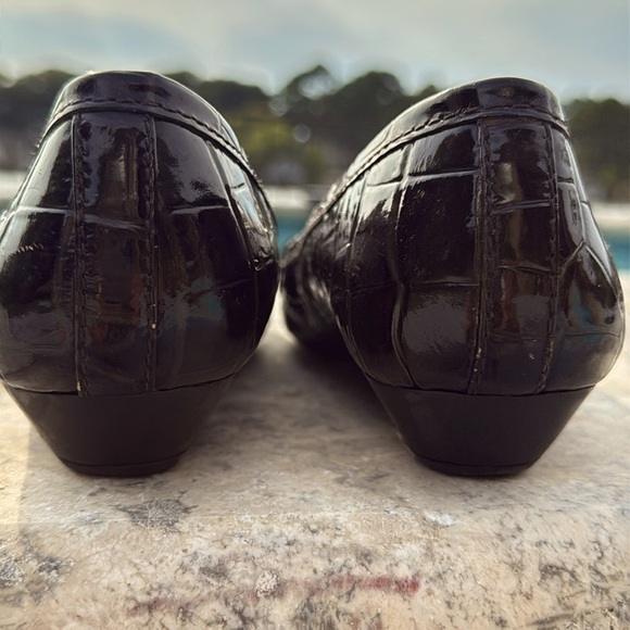 Bandolino Brown Leather Loafers Faux Croc Embossed Gold Buckle Detail Sz 8 - Picture 8 of 12